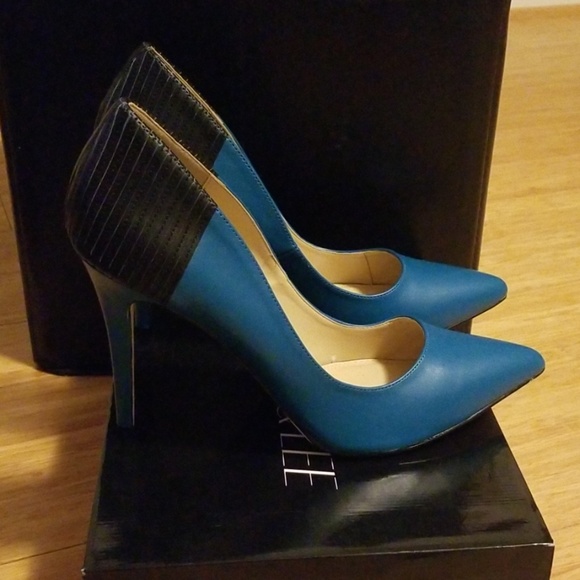 Sophia & Lee Blue and Black Heels - Picture 4 of 5